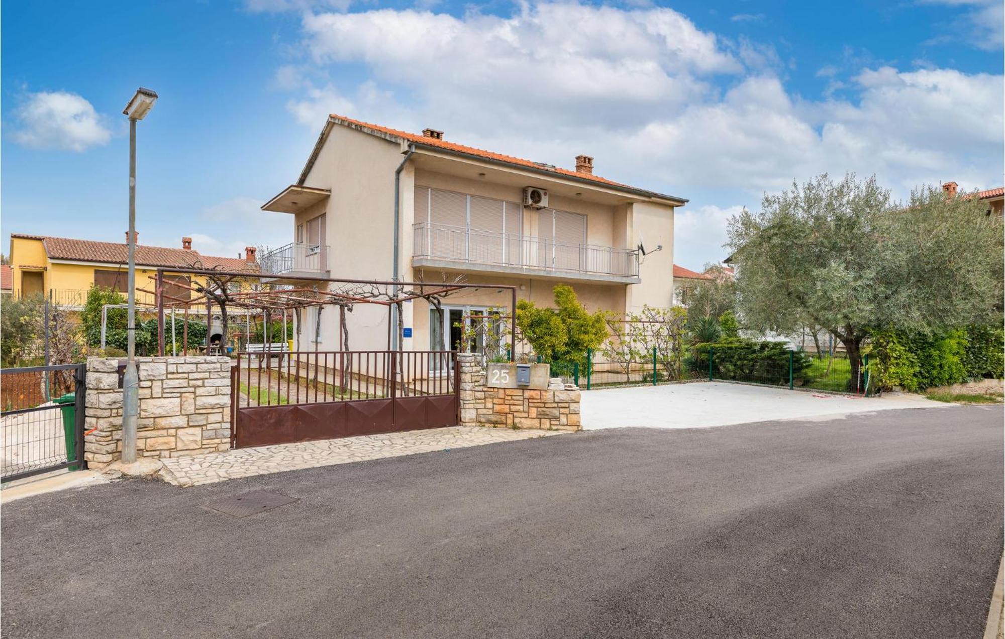 Lovely Apartment In Fazana With Kitchen Exterior photo