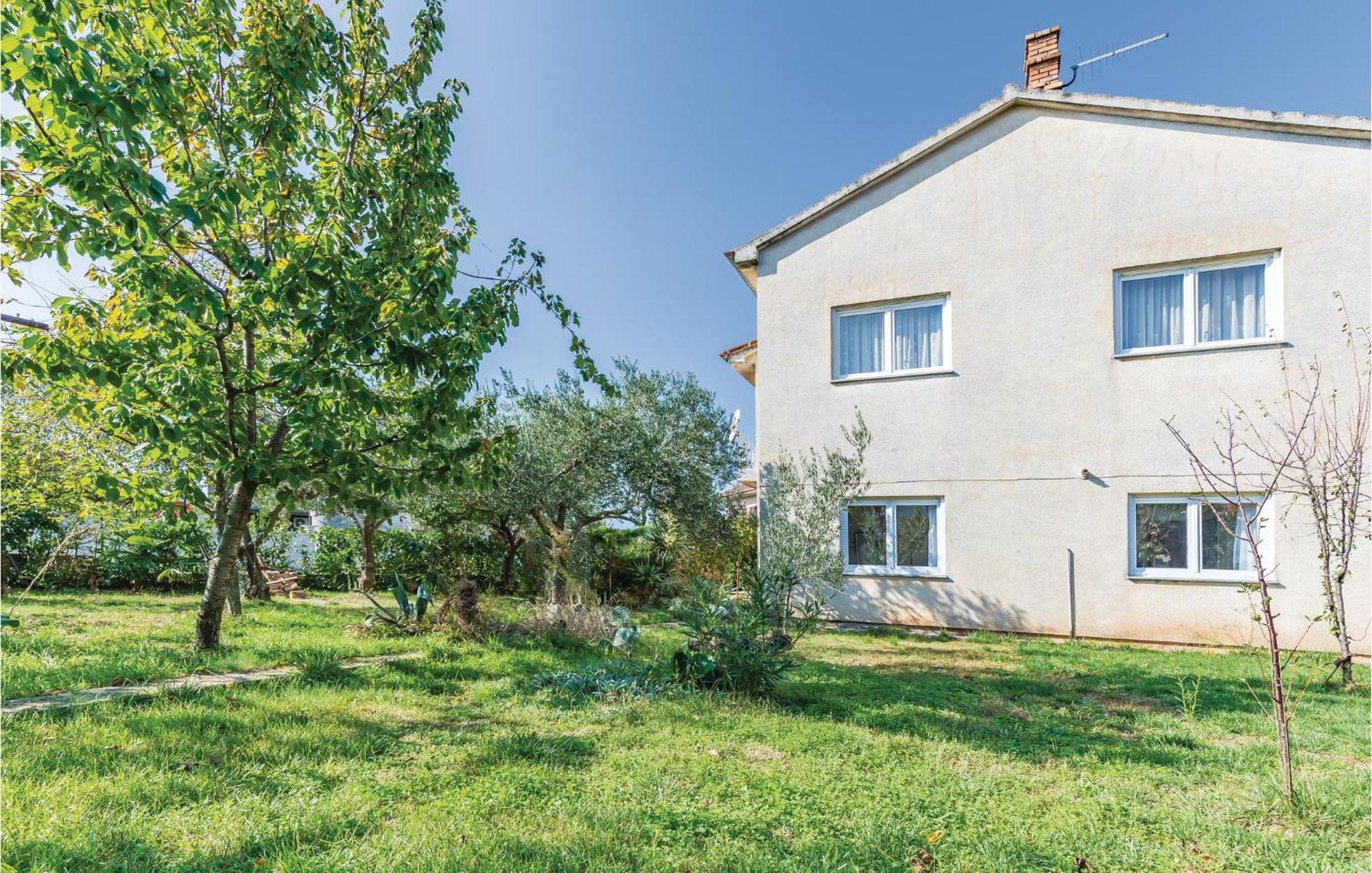 Lovely Apartment In Fazana With Kitchen Exterior photo